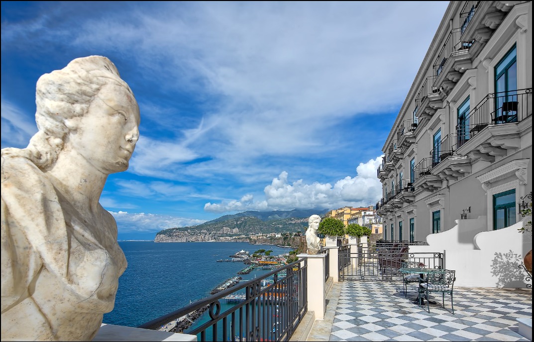 Vista mare sul Golfo di Napoli dalla Suite Lord Astor, Bellevue Syrene Sorrento.